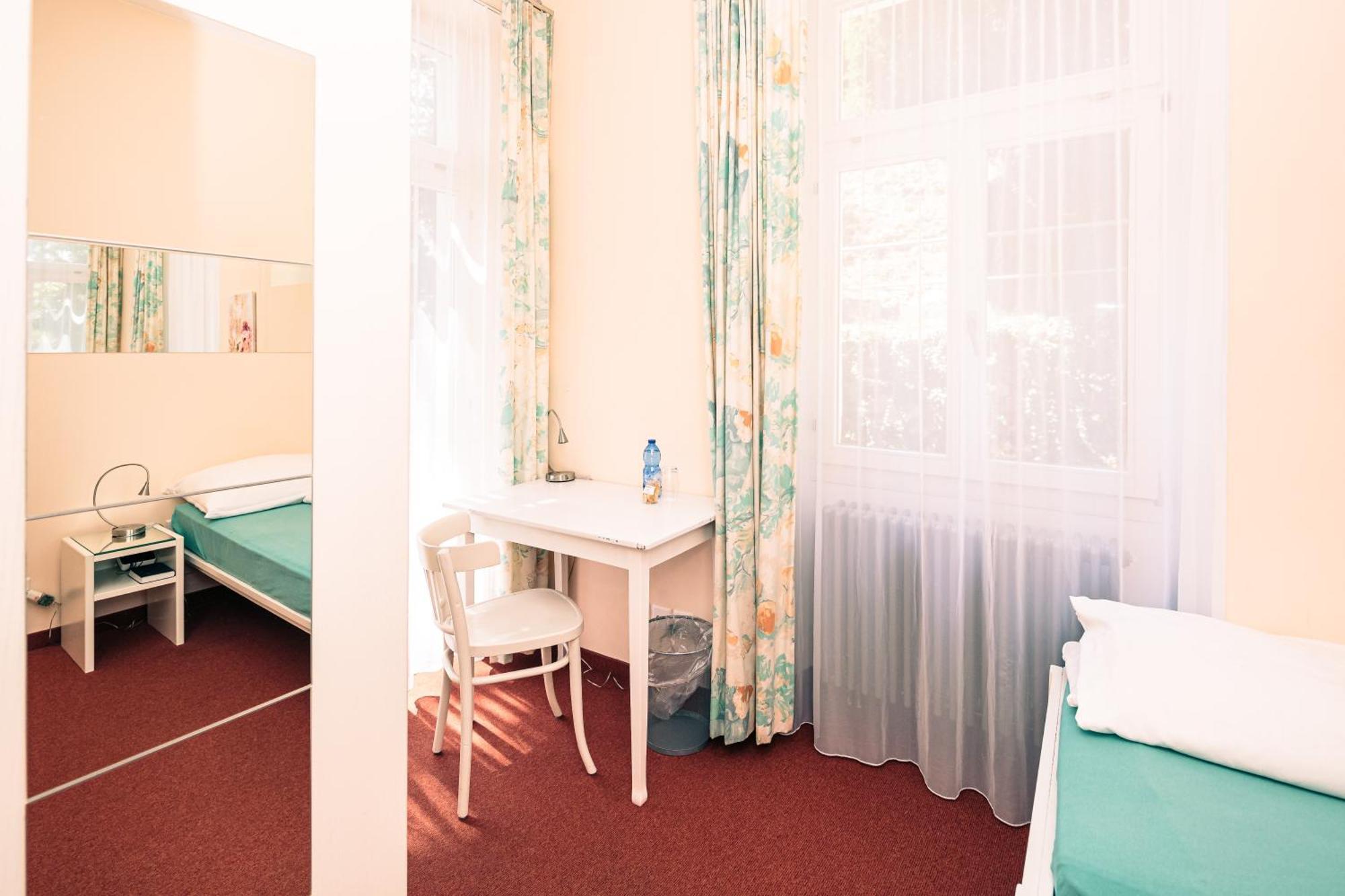Paladina Hotel Pura Luaran gambar